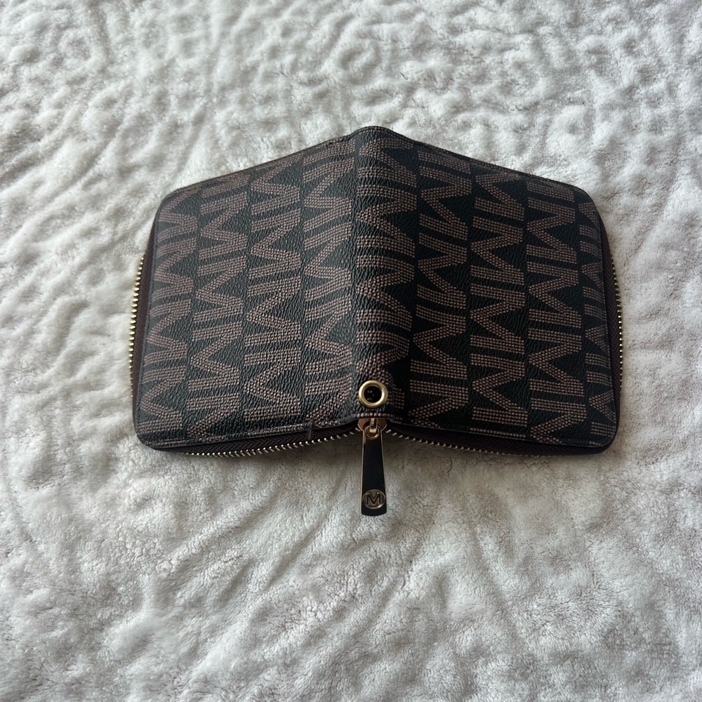 Michael Kors Zip Wallet Brown - Picture 5 of 5